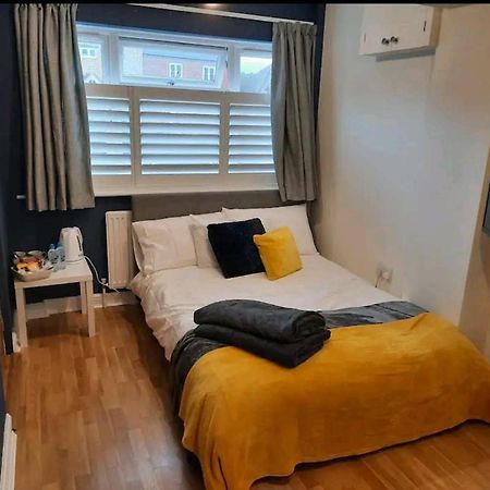 Double Room With Ensuite Close To Silverstone 휘틀버리 외부 사진