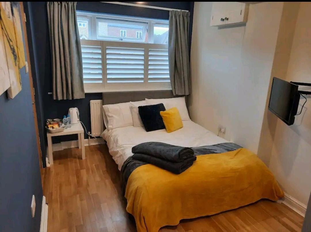 Double Room With Ensuite Close To Silverstone 휘틀버리 외부 사진